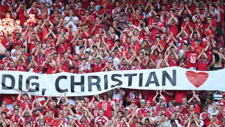 Christian Eriksen/Denmark football fans